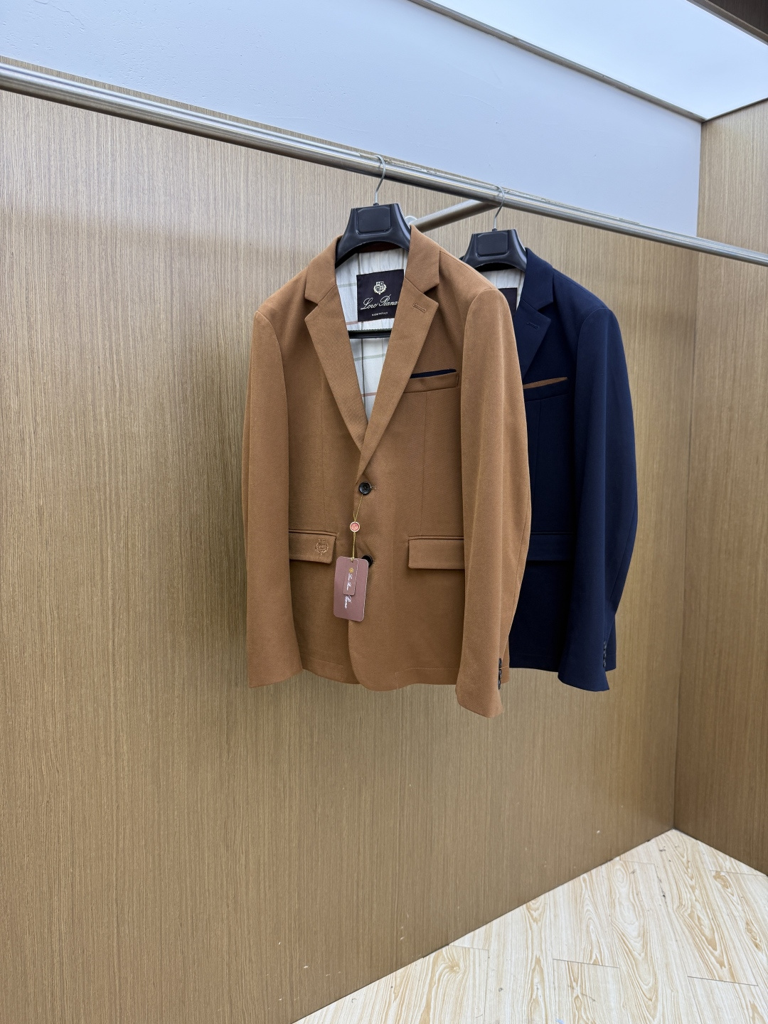 早秋款 Loro Piana🔥🔥 高定西服 2026早秋轻奢系列，最新时尚男款西装外套.定织定染面料。处处细节显工艺足够