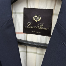 早秋款 Loro Piana🔥🔥 高定西服 2026早秋轻奢系列,最新时尚男款西装外套.定织定染面料。处处细节显工艺足够 早秋款 Loro Piana🔥🔥 高定西服 2026早秋轻奢系列,最新时尚男款西装外套.定织定染面料。处处细节显工艺足够