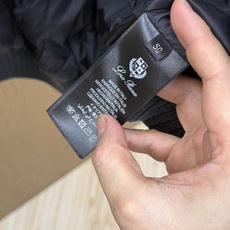 早秋款 Loro piana 🔥🔥秋冬新款时尚翻领真皮鹅绒外套羽绒服、原版订制五金配件全进口原版定制 欢迎对比 绝对的高 早秋款 Loro piana 🔥🔥秋冬新款时尚翻领真皮鹅绒外套羽绒服、原版订制五金配件全进口原版定制 欢迎对比 绝对的高
