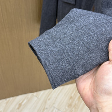早秋款 Loro piana 🔥🔥秋冬新款时尚翻领真皮鹅绒外套羽绒服、原版订制五金配件全进口原版定制 欢迎对比 绝对的高 早秋款 Loro piana 🔥🔥秋冬新款时尚翻领真皮鹅绒外套羽绒服、原版订制五金配件全进口原版定制 欢迎对比 绝对的高