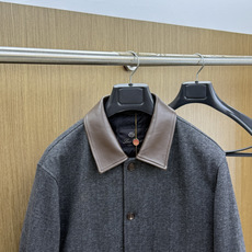 早秋款 Loro piana 🔥🔥秋冬新款时尚翻领真皮鹅绒外套羽绒服、原版订制五金配件全进口原版定制 欢迎对比 绝对的高 早秋款 Loro piana 🔥🔥秋冬新款时尚翻领真皮鹅绒外套羽绒服、原版订制五金配件全进口原版定制 欢迎对比 绝对的高