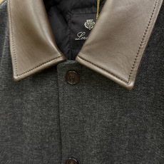 早秋款 Loro piana 🔥🔥秋冬新款时尚翻领真皮鹅绒外套羽绒服、原版订制五金配件全进口原版定制 欢迎对比 绝对的高 早秋款 Loro piana 🔥🔥秋冬新款时尚翻领真皮鹅绒外套羽绒服、原版订制五金配件全进口原版定制 欢迎对比 绝对的高