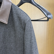 早秋款 Loro piana 🔥🔥秋冬新款时尚翻领真皮鹅绒外套羽绒服、原版订制五金配件全进口原版定制 欢迎对比 绝对的高 早秋款 Loro piana 🔥🔥秋冬新款时尚翻领真皮鹅绒外套羽绒服、原版订制五金配件全进口原版定制 欢迎对比 绝对的高