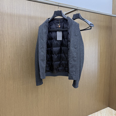 早秋款 Loro piana 🔥🔥秋冬新款时尚翻领真皮鹅绒外套羽绒服、原版订制五金配件全进口原版定制 欢迎对比 绝对的高 早秋款 Loro piana 🔥🔥秋冬新款时尚翻领真皮鹅绒外套羽绒服、原版订制五金配件全进口原版定制 欢迎对比 绝对的高