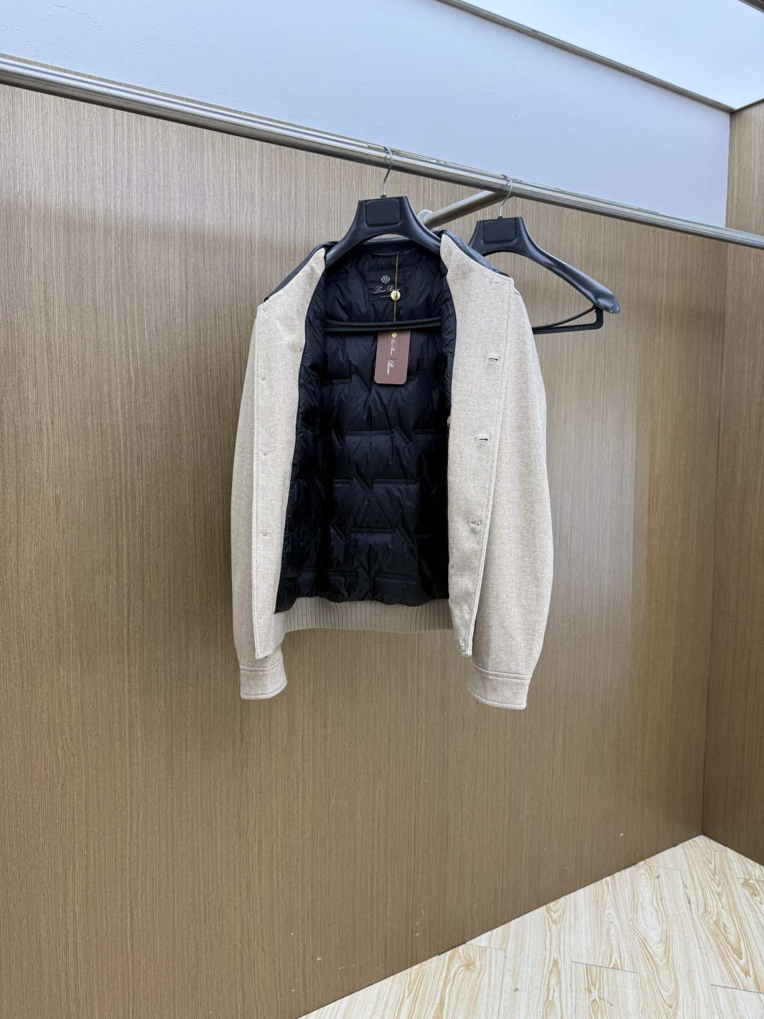早秋款 Loro piana 🔥🔥秋冬新款时尚翻领真皮鹅绒外套羽绒服、原版订制五金配件全进口原版定制 欢迎对比 绝对的高