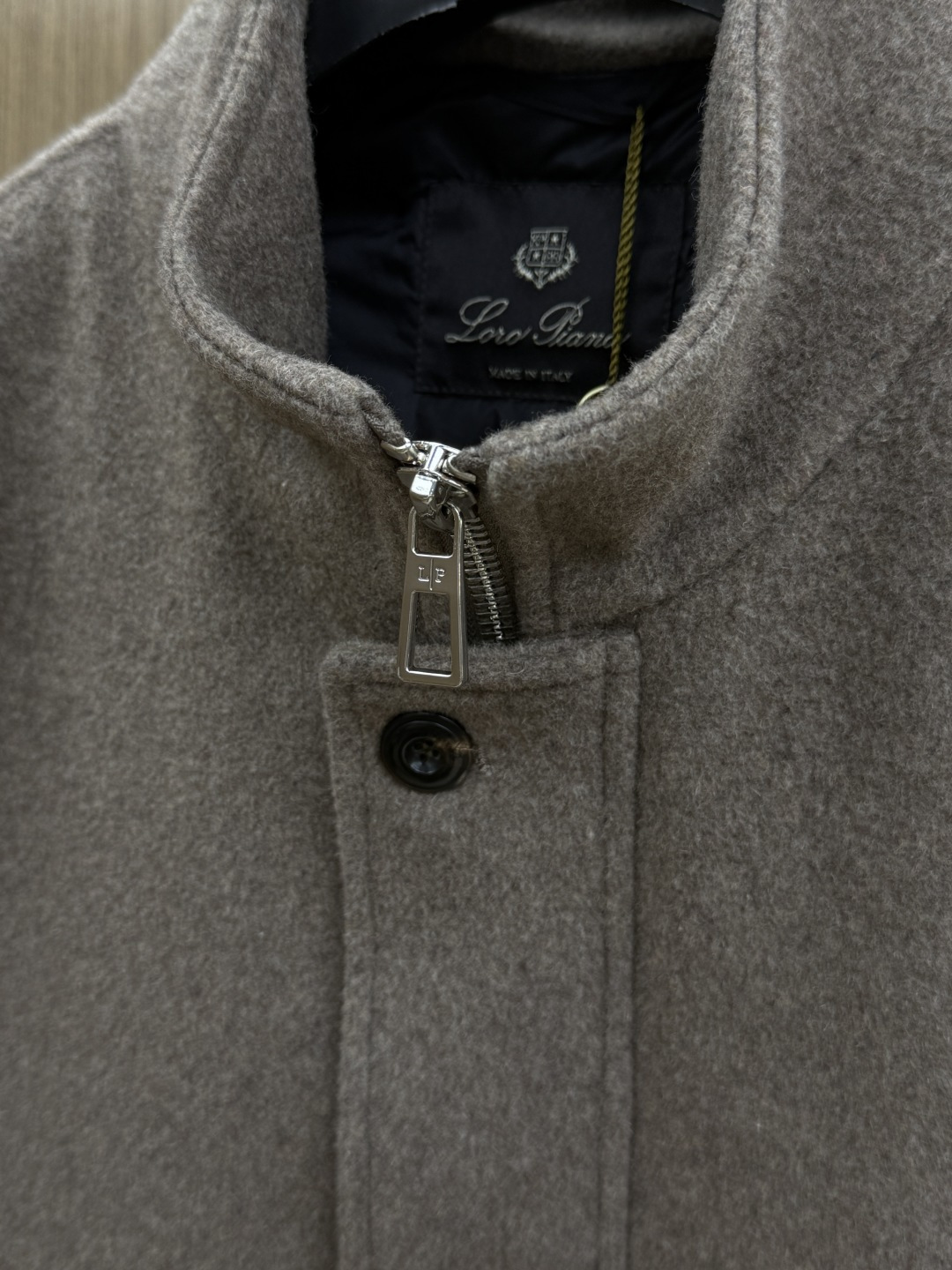 早秋款 Loro piana 🔥🔥秋冬新款时尚翻领鹅绒外套羽绒服、原版订制五金配件全进口原版定制 欢迎对比 绝对的高品质