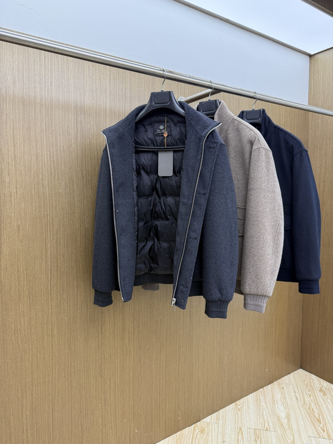 早秋款 Loro piana 🔥🔥秋冬新款时尚翻领鹅绒外套羽绒服、原版订制五金配件全进口原版定制 欢迎对比 绝对的高品质