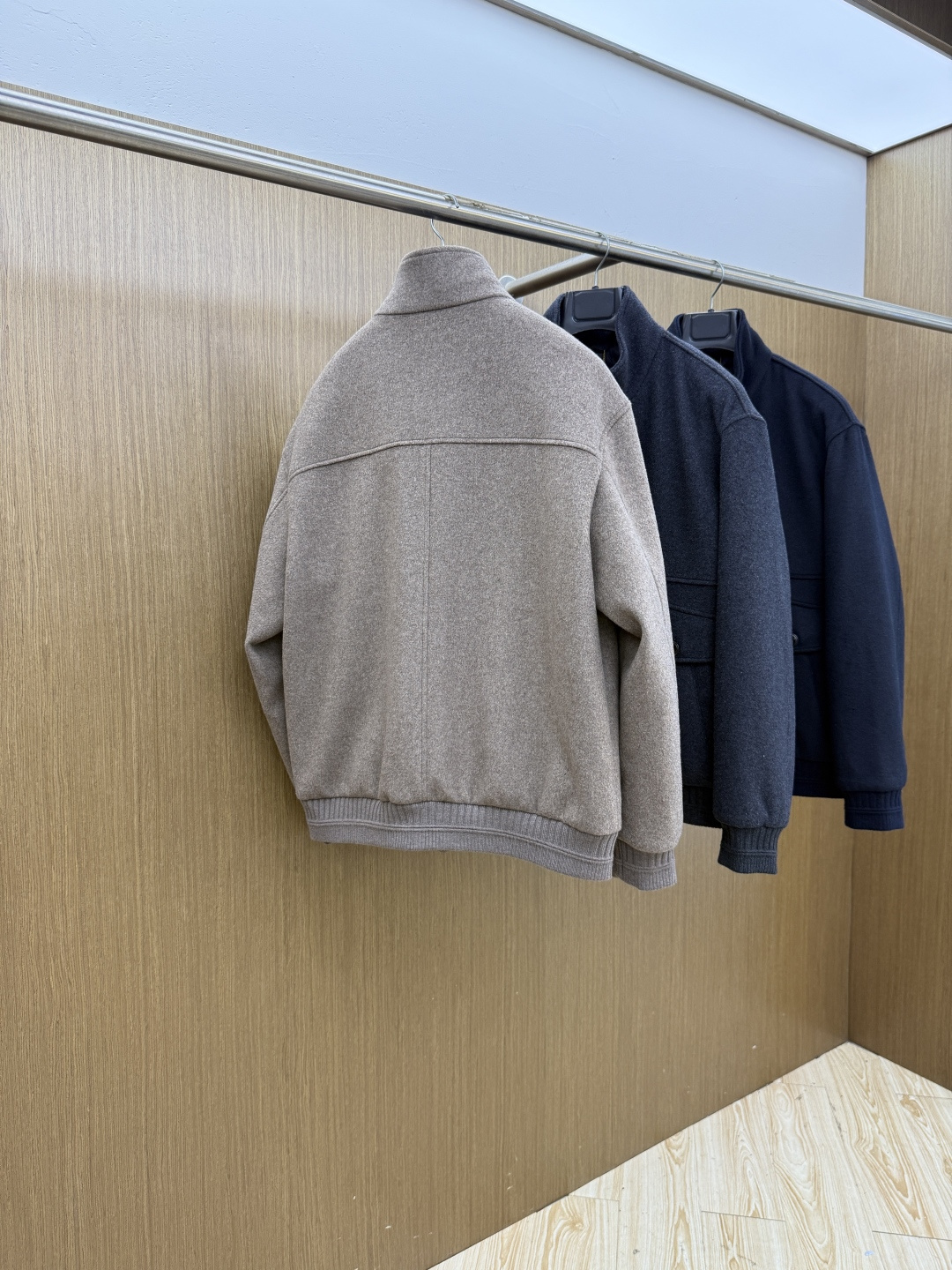 早秋款 Loro piana 🔥🔥秋冬新款时尚翻领鹅绒外套羽绒服、原版订制五金配件全进口原版定制 欢迎对比 绝对的高品质