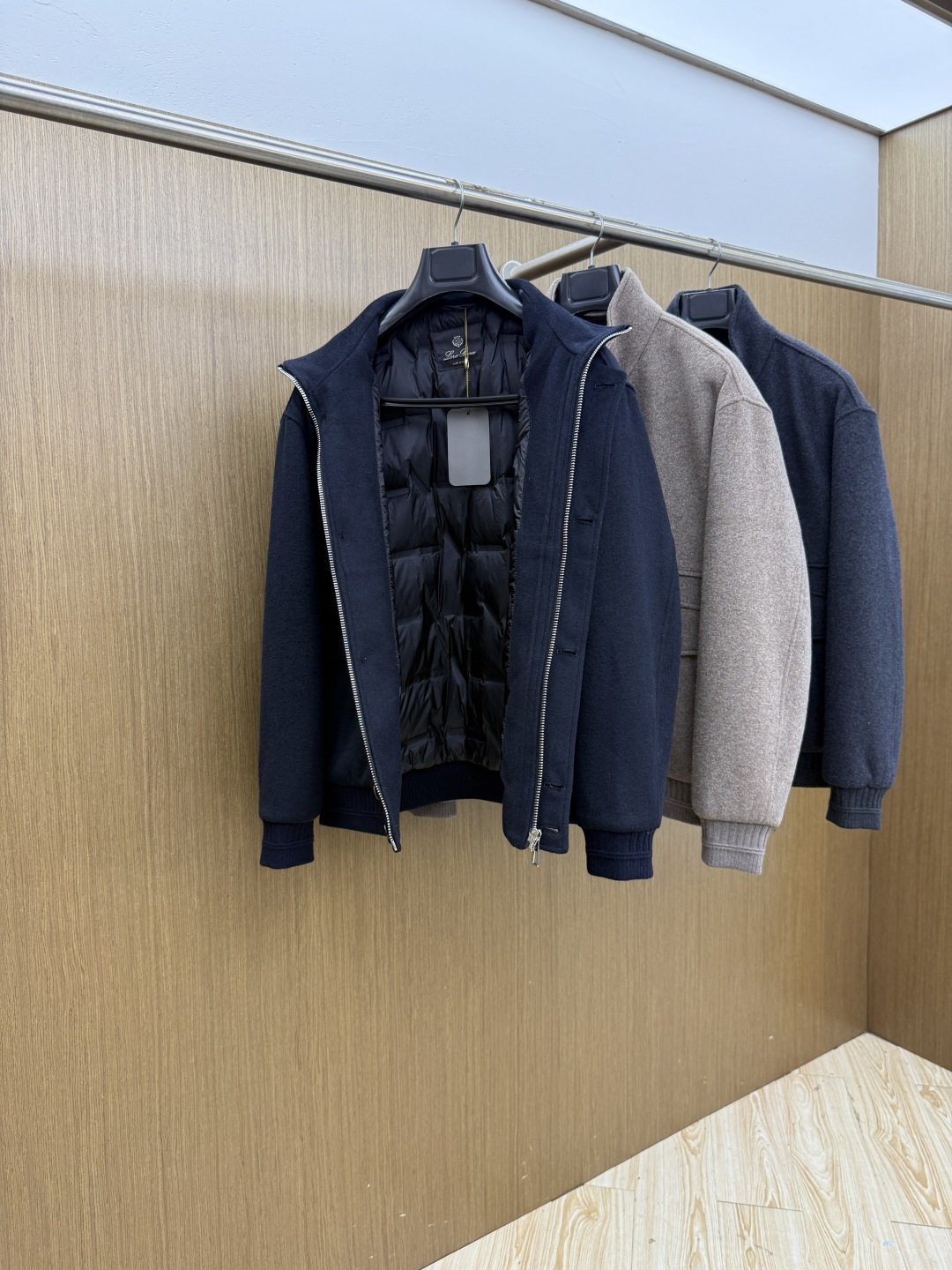 早秋款 Loro piana 🔥🔥秋冬新款时尚翻领鹅绒外套羽绒服、原版订制五金配件全进口原版定制 欢迎对比 绝对的高品质