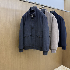 早秋款 Loro piana 🔥🔥秋冬新款时尚翻领鹅绒外套羽绒服、原版订制五金配件全进口原版定制 欢迎对比 绝对的高品质 早秋款 Loro piana 🔥🔥秋冬新款时尚翻领鹅绒外套羽绒服、原版订制五金配件全进口原版定制 欢迎对比 绝对的高品质