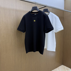 秋冬 FD 🔥秋冬圆领刺绣短袖T恤打底衫 元素性的Logo徽章凸显休闲时尚魅力,依然独领时尚风骚.内搭好伴侣… 客供高支 秋冬 FD 🔥秋冬圆领刺绣短袖T恤打底衫 元素性的Logo徽章凸显休闲时尚魅力,依然独领时尚风骚.内搭好伴侣… 客供高支