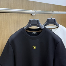 秋冬 FD 🔥秋冬圆领刺绣短袖T恤打底衫 元素性的Logo徽章凸显休闲时尚魅力,依然独领时尚风骚.内搭好伴侣… 客供高支 秋冬 FD 🔥秋冬圆领刺绣短袖T恤打底衫 元素性的Logo徽章凸显休闲时尚魅力,依然独领时尚风骚.内搭好伴侣… 客供高支
