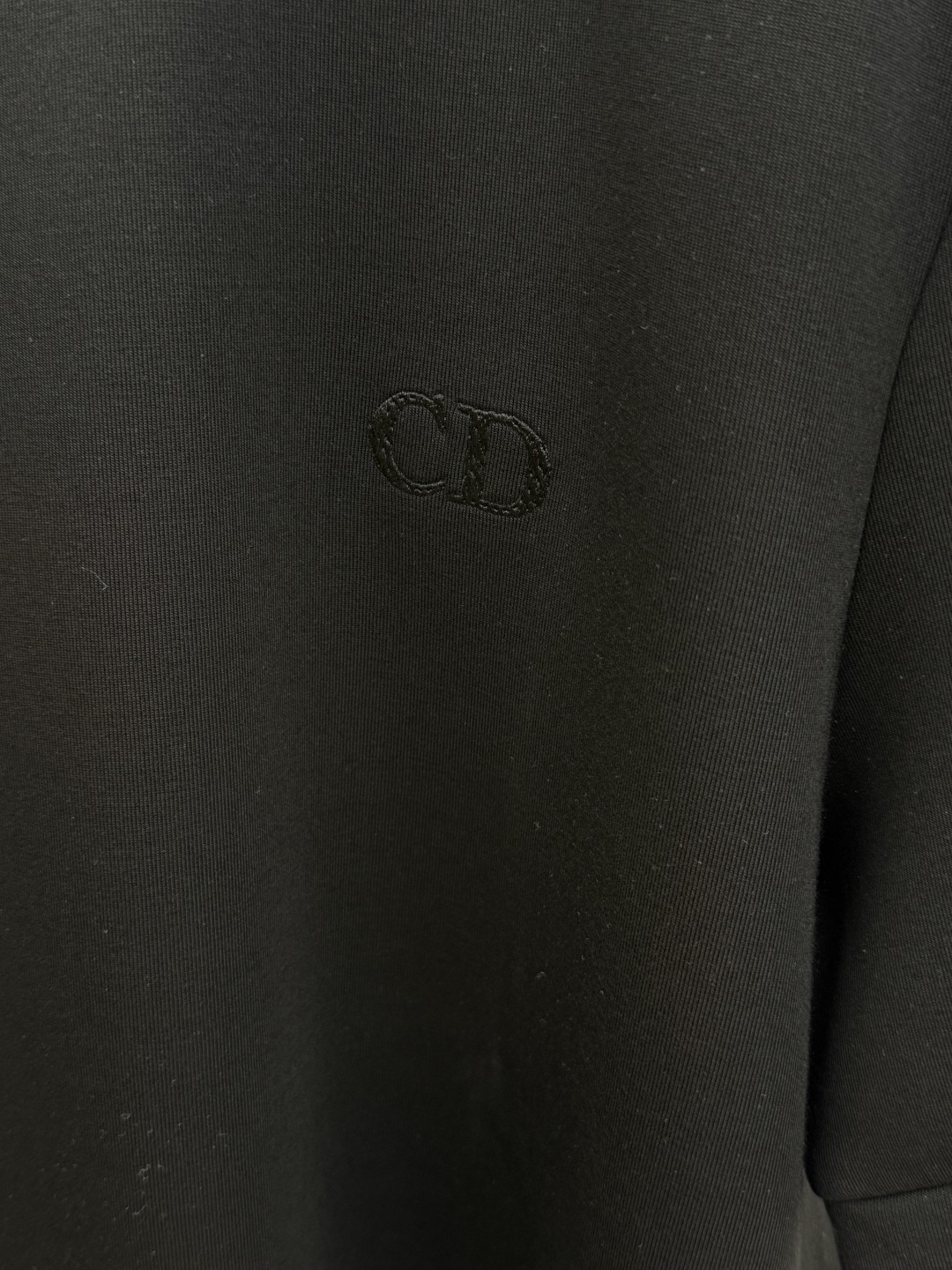 秋冬 CD 🔥秋冬圆领刺绣短袖T恤打底衫 元素性的Logo徽章凸显休闲时尚魅力,依然独领时尚风骚.内搭好伴侣… 客供高支 秋冬 CD 🔥秋冬圆领刺绣短袖T恤打底衫 元素性的Logo徽章凸显休闲时尚魅力,依然独领时尚风骚.内搭好伴侣… 客供高支