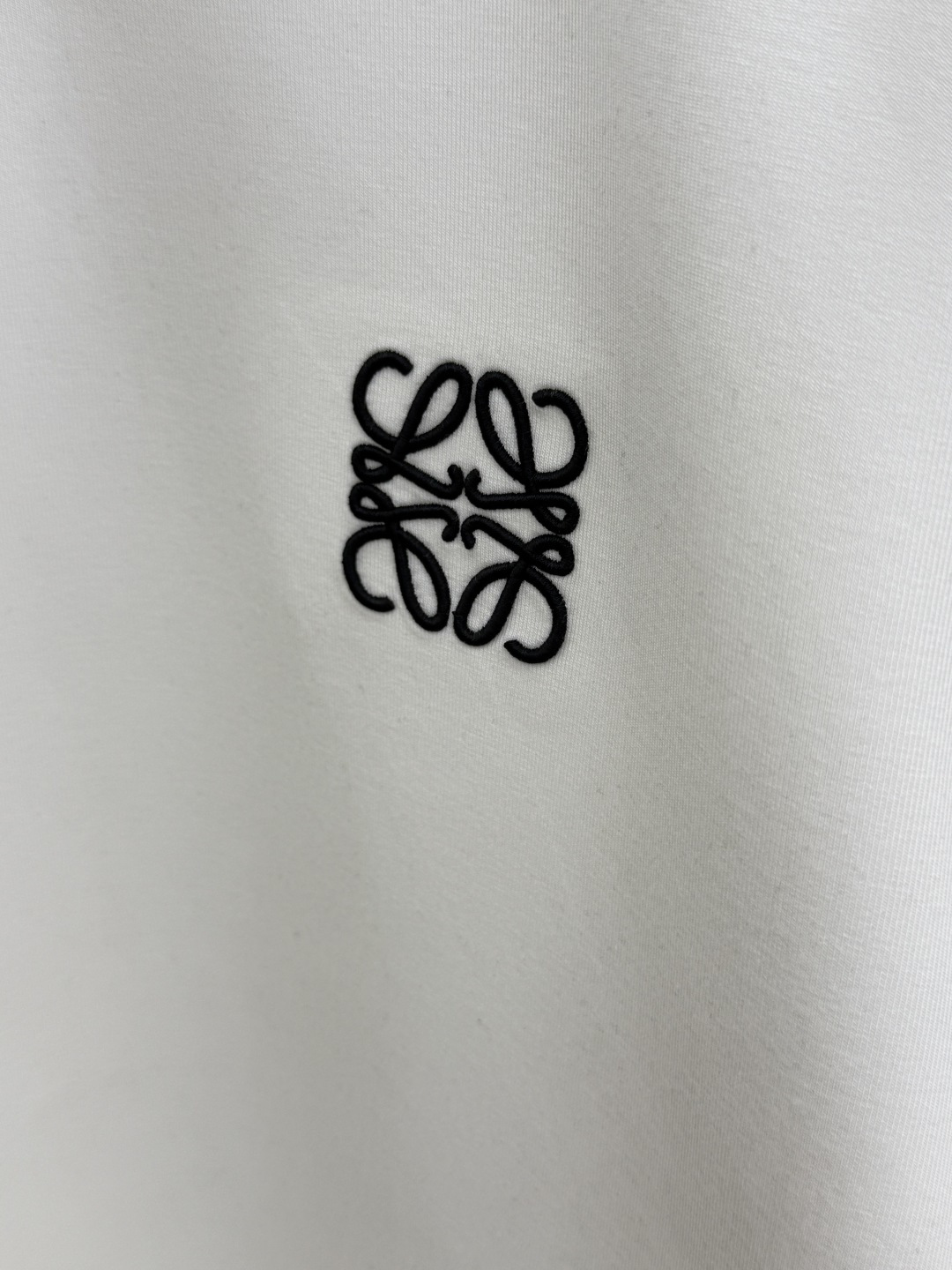 秋冬 LOE 🔥秋冬圆领刺绣短袖T恤打底衫 元素性的Logo徽章凸显休闲时尚魅力,依然独领时尚风骚.内搭好伴侣… 客供高 秋冬 LOE 🔥秋冬圆领刺绣短袖T恤打底衫 元素性的Logo徽章凸显休闲时尚魅力,依然独领时尚风骚.内搭好伴侣… 客供高