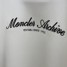 秋冬 Mon 🔥秋冬圆领刺绣短袖T恤打底衫 元素性的Logo徽章凸显休闲时尚魅力,依然独领时尚风骚.内搭好伴侣… 客 秋冬 Mon 🔥秋冬圆领刺绣短袖T恤打底衫 元素性的Logo徽章凸显休闲时尚魅力,依然独领时尚风骚.内搭好伴侣… 客