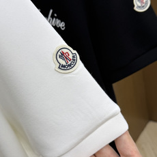 秋冬 Mon 🔥秋冬圆领刺绣短袖T恤打底衫 元素性的Logo徽章凸显休闲时尚魅力,依然独领时尚风骚.内搭好伴侣… 客 秋冬 Mon 🔥秋冬圆领刺绣短袖T恤打底衫 元素性的Logo徽章凸显休闲时尚魅力,依然独领时尚风骚.内搭好伴侣… 客