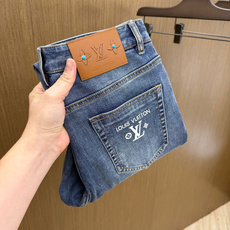 早春 LV 🔥🔥高端定制 26ss春夏新品轻奢休闲牛仔裤👖 官网同步发售,裤身工艺设计,客供辅料、高定棉麻面料,代工厂免 早春 LV 🔥🔥高端定制 26ss春夏新品轻奢休闲牛仔裤👖 官网同步发售,裤身工艺设计,客供辅料、高定棉麻面料,代工厂免