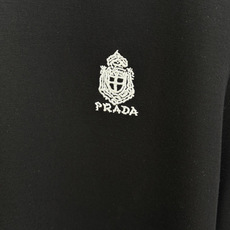 秋冬 PD 🔥秋冬圆领刺绣短袖T恤打底衫 元素性的Logo徽章凸显休闲时尚魅力,依然独领时尚风骚.内搭好伴侣… 客供高 秋冬 PD 🔥秋冬圆领刺绣短袖T恤打底衫 元素性的Logo徽章凸显休闲时尚魅力,依然独领时尚风骚.内搭好伴侣… 客供高