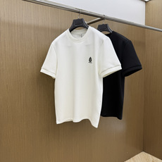 秋冬 PD 🔥秋冬圆领刺绣短袖T恤打底衫 元素性的Logo徽章凸显休闲时尚魅力,依然独领时尚风骚.内搭好伴侣… 客供高支 秋冬 PD 🔥秋冬圆领刺绣短袖T恤打底衫 元素性的Logo徽章凸显休闲时尚魅力,依然独领时尚风骚.内搭好伴侣… 客供高支