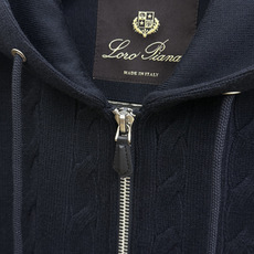 早秋款 Loro Piana 🔥秋冬新款时尚连帽马甲外套 原版订制五金配件全进口原版定制 欢迎对比 绝对的高品质 面 早秋款 Loro Piana 🔥秋冬新款时尚连帽马甲外套 原版订制五金配件全进口原版定制 欢迎对比 绝对的高品质 面