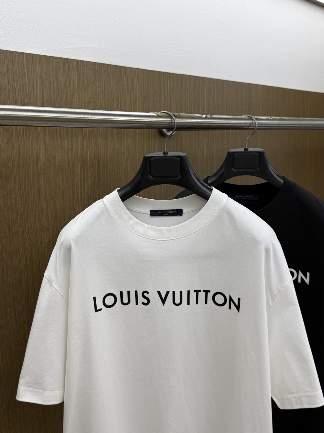 早春 LV 🔥🔥春夏新款原单男士休闲短袖 高端定制 高端版本 时尚百搭爆款⚠️⚠️✨✨进口面料 手感超柔软细腻  穿着亲