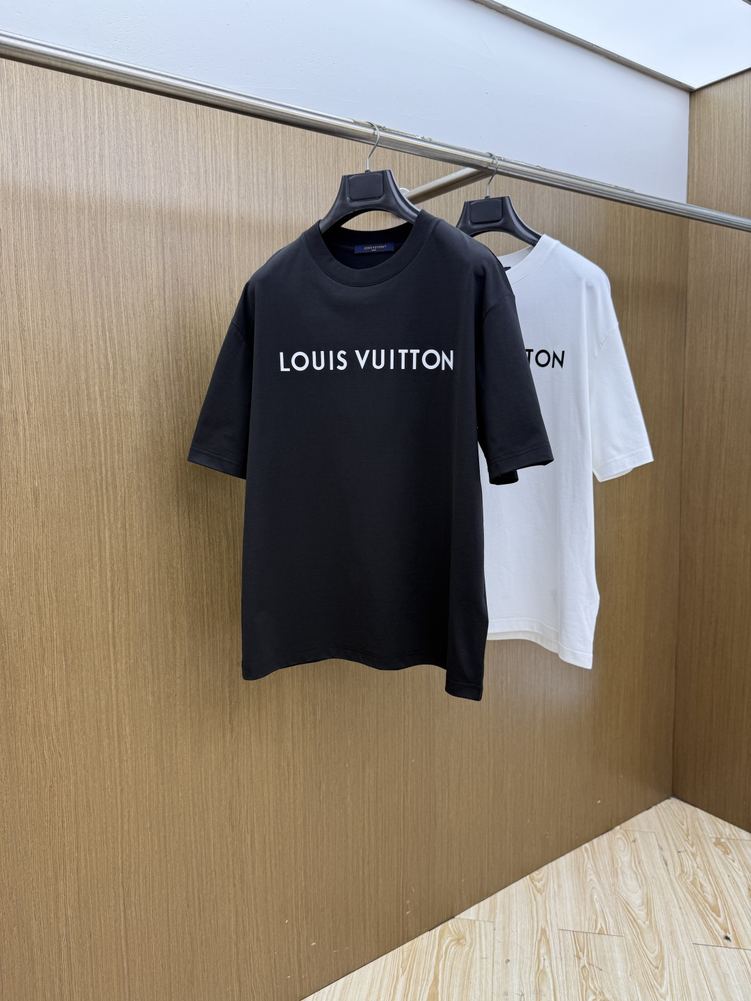 早春 LV 🔥🔥春夏新款原单男士休闲短袖 高端定制 高端版本 时尚百搭爆款⚠️⚠️✨✨进口面料 手感超柔软细腻  穿着亲