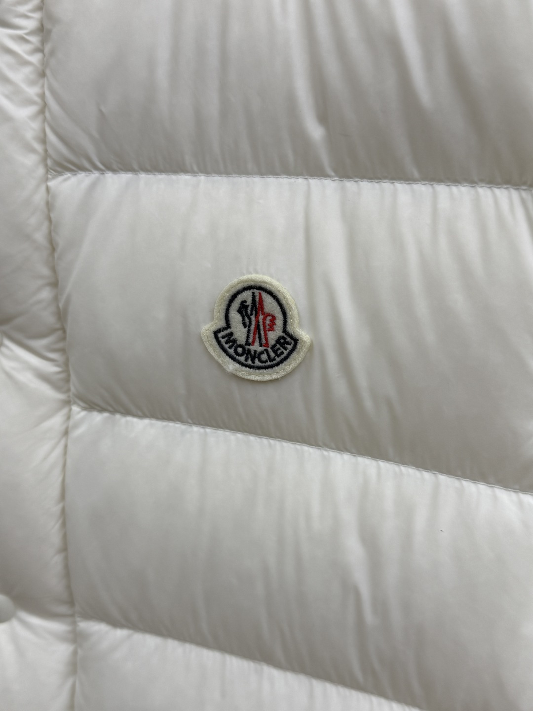 秋冬 Mon 🔥蒙口新款 小立领羽绒服马甲|商务日常兼备。甄选90白鹅绒填充,轻盈锁温不臃肿小立领版型,利落简约,通勤休 秋冬 Mon 🔥蒙口新款 小立领羽绒服马甲|商务日常兼备。甄选90白鹅绒填充,轻盈锁温不臃肿小立领版型,利落简约,通勤休