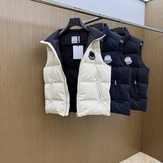 秋冬 Mon 🔥蒙口新款 小立领羽绒服马甲|商务日常兼备。甄选90白鸭绒填充,轻盈锁温不臃肿小立领版型,利落简约,通勤休 秋冬 Mon 🔥蒙口新款 小立领羽绒服马甲|商务日常兼备。甄选90白鸭绒填充,轻盈锁温不臃肿小立领版型,利落简约,通勤休
