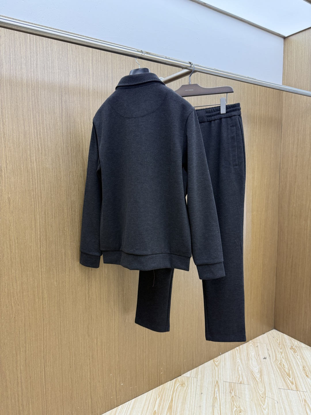 秋冬/套 Loro piana 🔥🔥高端品质 2026秋冬新款休闲时尚套装 顶级品质 定制顶级面料 秀场新品‼品相非常 秋冬/套 Loro piana 🔥🔥高端品质 2026秋冬新款休闲时尚套装 顶级品质 定制顶级面料 秀场新品‼品相非常