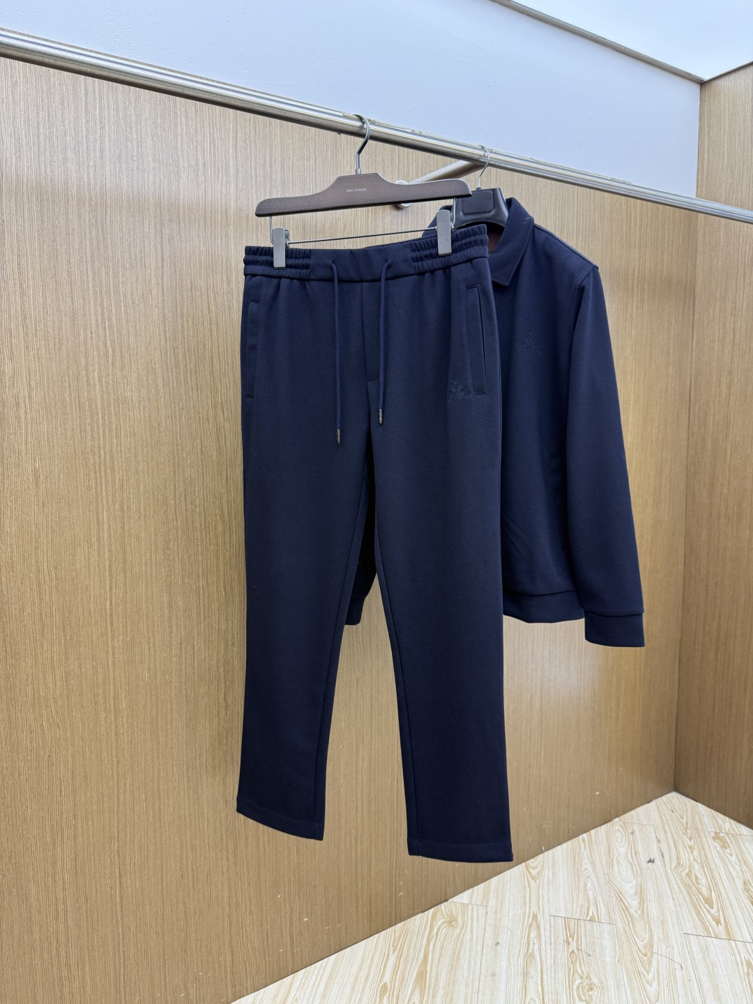 秋冬/套 Loro piana 🔥🔥高端品质 2026秋冬新款休闲时尚套装 顶级品质 定制顶级面料 秀场新品‼品相非常 秋冬/套 Loro piana 🔥🔥高端品质 2026秋冬新款休闲时尚套装 顶级品质 定制顶级面料 秀场新品‼品相非常