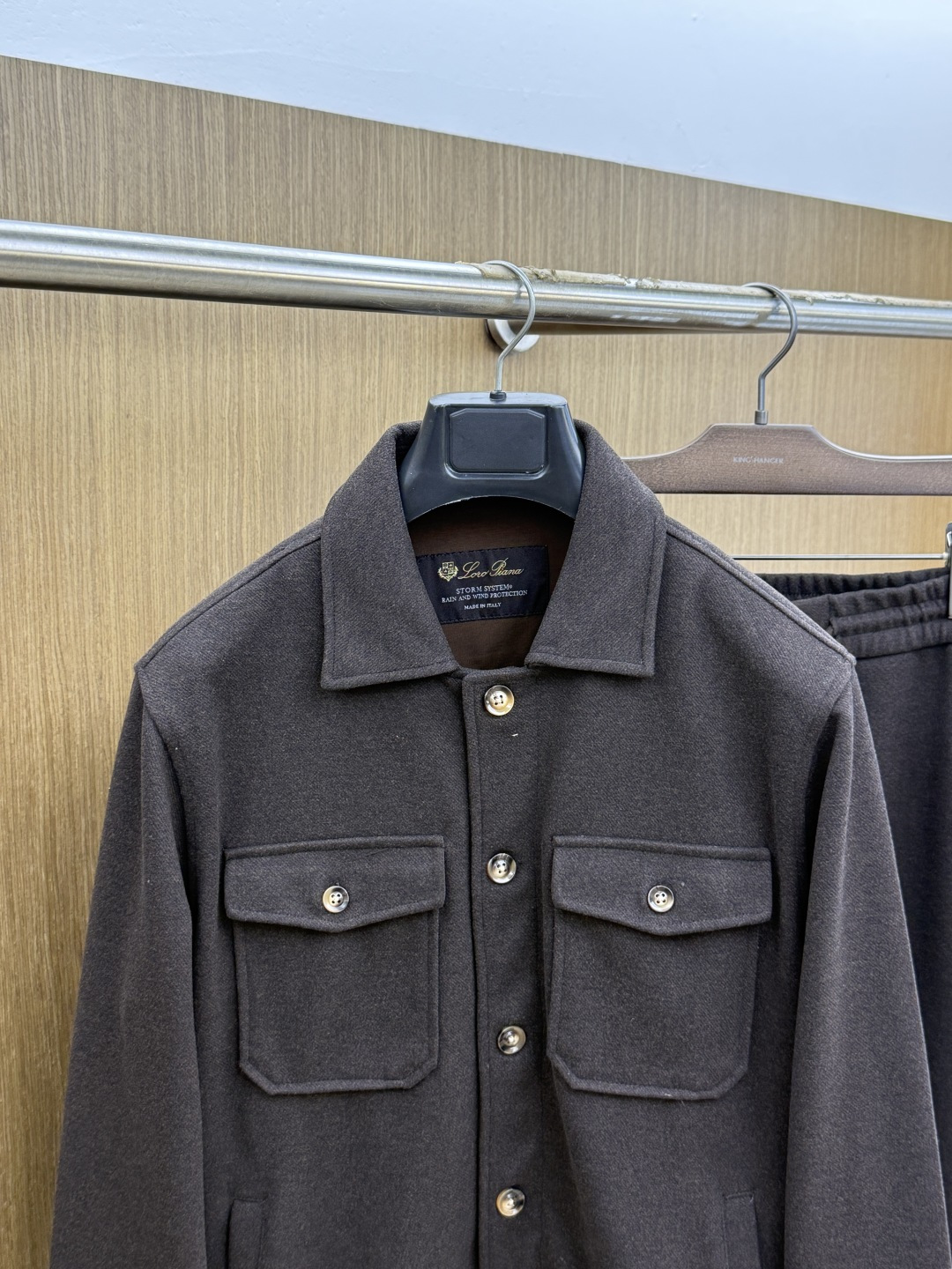 秋冬/套 Loro piana 🔥🔥高端品质 2026秋冬新款休闲时尚套装 顶级品质 定制顶级面料 秀场新品‼品相非常 秋冬/套 Loro piana 🔥🔥高端品质 2026秋冬新款休闲时尚套装 顶级品质 定制顶级面料 秀场新品‼品相非常
