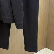 秋冬/套 Loro piana 🔥🔥高端品质 2026秋冬新款休闲时尚套装 顶级品质 定制顶级面料 秀场新品‼品相非常 秋冬/套 Loro piana 🔥🔥高端品质 2026秋冬新款休闲时尚套装 顶级品质 定制顶级面料 秀场新品‼品相非常