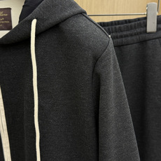 秋冬/套 Loro piana 🔥🔥高端品质 2026秋冬新款休闲时尚套装 顶级品质 定制顶级面料 秀场新品‼品相非常 秋冬/套 Loro piana 🔥🔥高端品质 2026秋冬新款休闲时尚套装 顶级品质 定制顶级面料 秀场新品‼品相非常