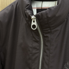 秋冬 Loro Piana 🔥官网新款小立领羽绒服|商务老钱风典范 甄选90白鹅绒填充,轻盈锁温不臃肿小立领版型,利落简 秋冬 Loro Piana 🔥官网新款小立领羽绒服|商务老钱风典范 甄选90白鹅绒填充,轻盈锁温不臃肿小立领版型,利落简