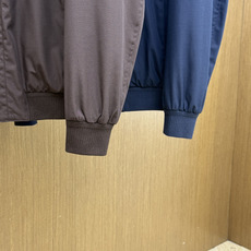 秋冬 Loro Piana 🔥官网新款小立领羽绒服|商务老钱风典范 甄选90白鹅绒填充,轻盈锁温不臃肿小立领版型,利落简 秋冬 Loro Piana 🔥官网新款小立领羽绒服|商务老钱风典范 甄选90白鹅绒填充,轻盈锁温不臃肿小立领版型,利落简