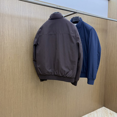 秋冬 Loro Piana 🔥官网新款小立领羽绒服|商务老钱风典范 甄选90白鹅绒填充,轻盈锁温不臃肿小立领版型,利落简 秋冬 Loro Piana 🔥官网新款小立领羽绒服|商务老钱风典范 甄选90白鹅绒填充,轻盈锁温不臃肿小立领版型,利落简