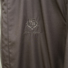 秋冬 Loro Piana 🔥官网新款小立领羽绒服|商务老钱风典范 甄选90白鹅绒填充,轻盈锁温不臃肿小立领版型,利落简 秋冬 Loro Piana 🔥官网新款小立领羽绒服|商务老钱风典范 甄选90白鹅绒填充,轻盈锁温不臃肿小立领版型,利落简
