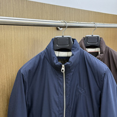 秋冬 Loro Piana 🔥官网新款小立领羽绒服|商务老钱风典范 甄选90白鹅绒填充,轻盈锁温不臃肿小立领版型,利落简 秋冬 Loro Piana 🔥官网新款小立领羽绒服|商务老钱风典范 甄选90白鹅绒填充,轻盈锁温不臃肿小立领版型,利落简