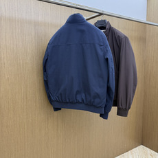 秋冬 Loro Piana 🔥官网新款小立领羽绒服|商务老钱风典范 甄选90白鹅绒填充,轻盈锁温不臃肿小立领版型,利落简 秋冬 Loro Piana 🔥官网新款小立领羽绒服|商务老钱风典范 甄选90白鹅绒填充,轻盈锁温不臃肿小立领版型,利落简