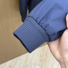 秋冬 Loro Piana 🔥官网新款小立领羽绒服|商务老钱风典范 甄选90白鹅绒填充,轻盈锁温不臃肿小立领版型,利落简 秋冬 Loro Piana 🔥官网新款小立领羽绒服|商务老钱风典范 甄选90白鹅绒填充,轻盈锁温不臃肿小立领版型,利落简
