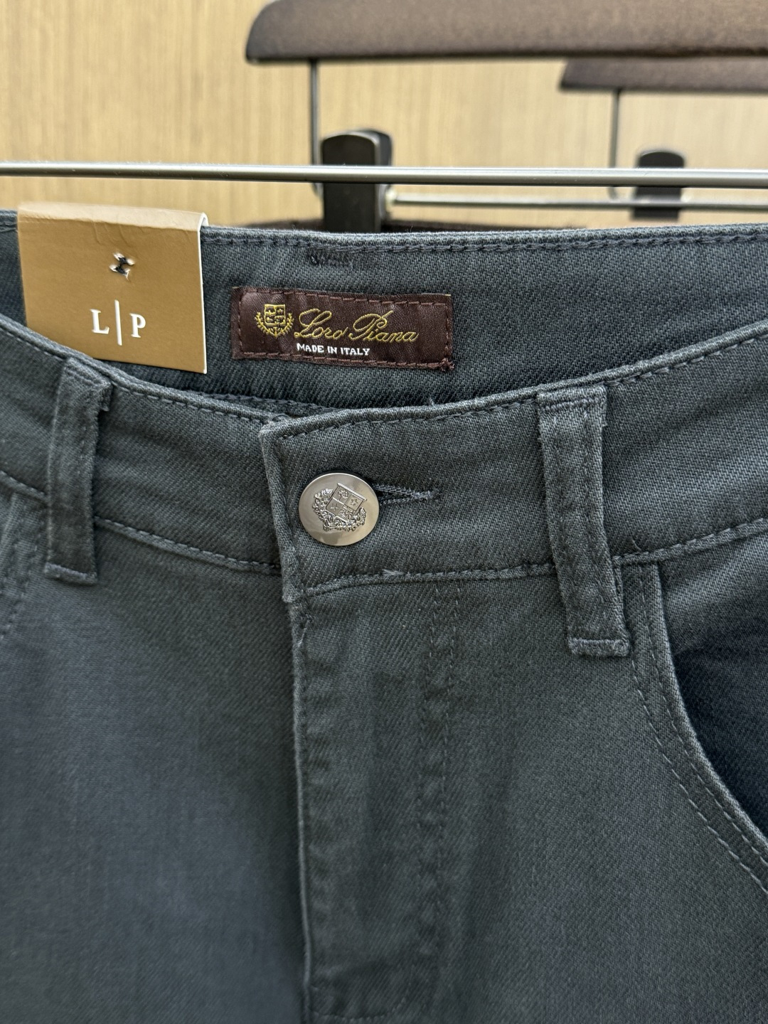 秋冬 Loro piana 🔥🔥高端定制 26秋冬新款男士休闲西裤 柜台同步发售 原版定制复刻 客供五金辅料 原单品质 秋冬 Loro piana 🔥🔥高端定制 26秋冬新款男士休闲西裤 柜台同步发售 原版定制复刻 客供五金辅料 原单品质