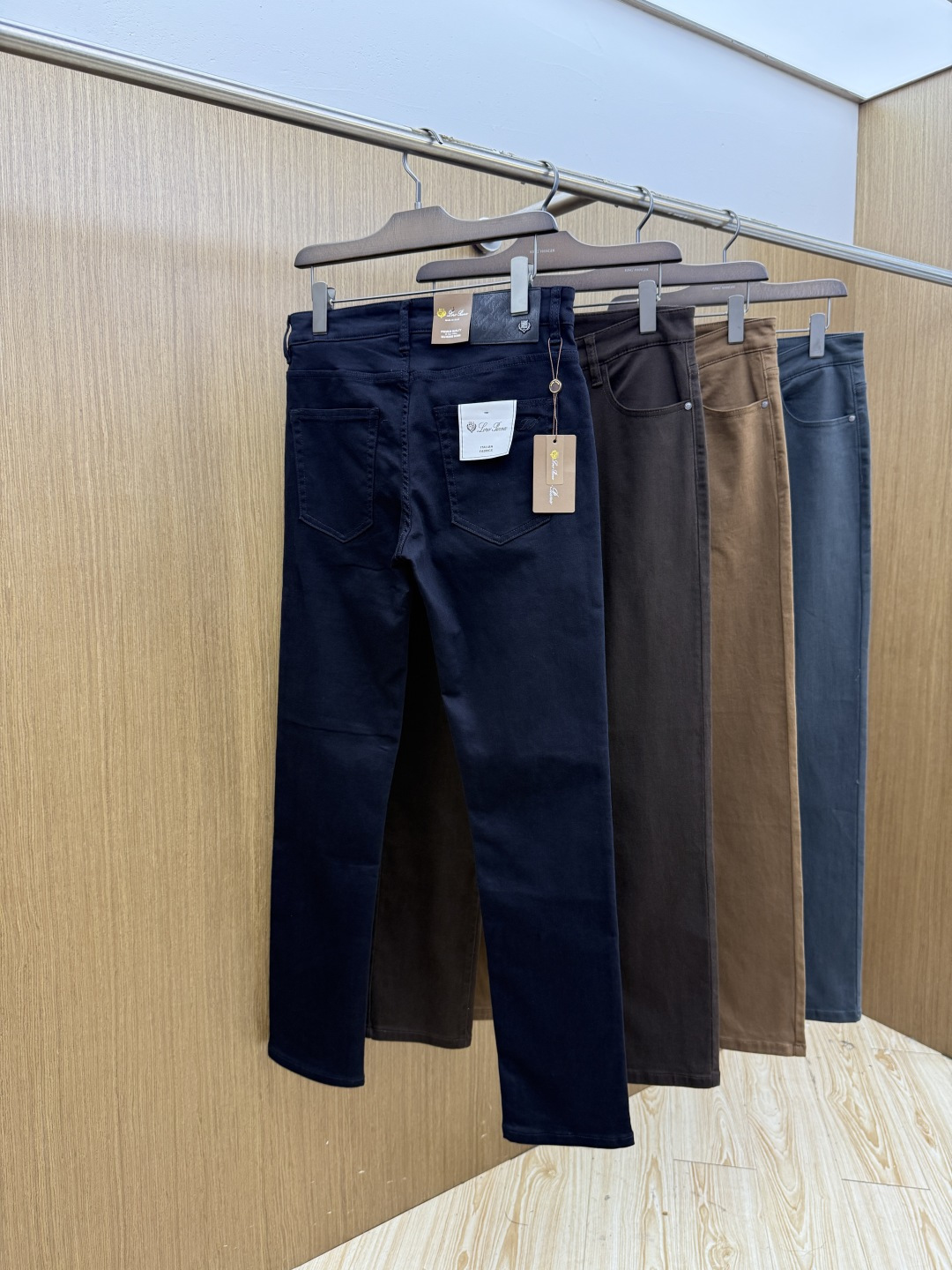 秋冬 Loro piana 🔥🔥高端定制 26秋冬新款男士休闲西裤 柜台同步发售 原版定制复刻 客供五金辅料 原单品质 秋冬 Loro piana 🔥🔥高端定制 26秋冬新款男士休闲西裤 柜台同步发售 原版定制复刻 客供五金辅料 原单品质