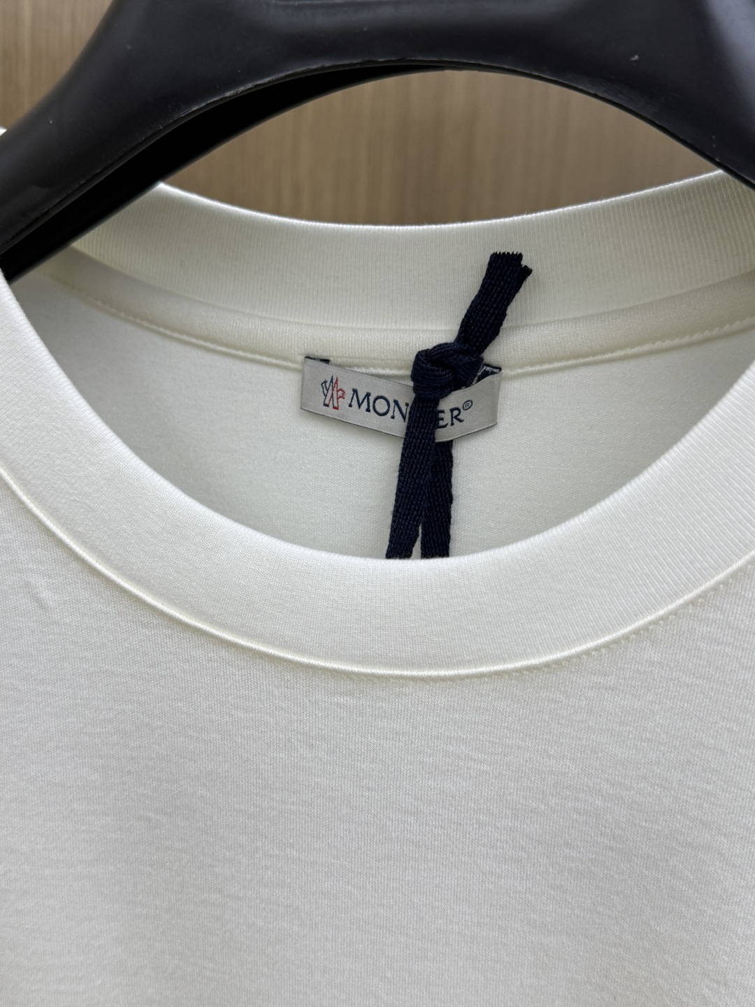 秋冬 Moncler26秋冬新款打底衫 Moncler这款打底衫精选成份:54%粘纤 28%腈纶 10%莱赛尔5 秋冬 Moncler26秋冬新款打底衫 Moncler这款打底衫精选成份:54%粘纤 28%腈纶 10%莱赛尔5