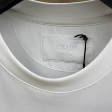秋冬 Prada26秋冬爆款打底衫 Prada这款长袖精选46.8%莫代尔46.9%棉6.3%氨纶混纺面料,秋冬内 秋冬 Prada26秋冬爆款打底衫 Prada这款长袖精选46.8%莫代尔46.9%棉6.3%氨纶混纺面料,秋冬内
