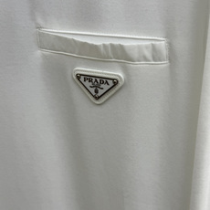 秋冬 Prada26秋冬爆款打底衫 Prada这款长袖精选46.8%莫代尔46.9%棉6.3%氨纶混纺面料,秋冬内 秋冬 Prada26秋冬爆款打底衫 Prada这款长袖精选46.8%莫代尔46.9%棉6.3%氨纶混纺面料,秋冬内