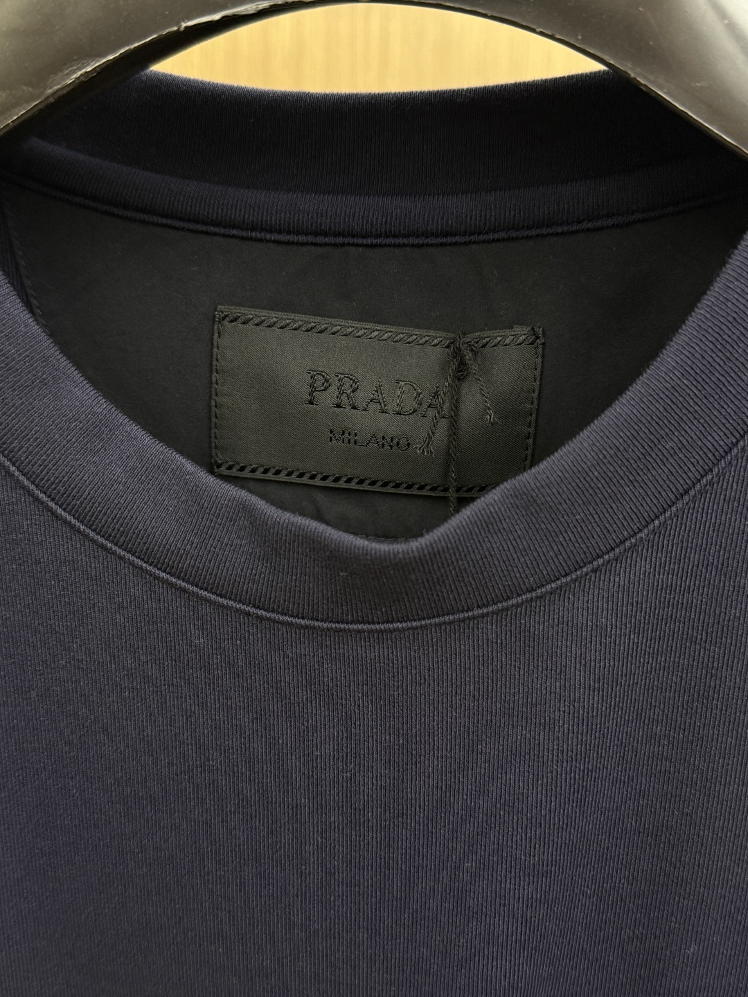 秋冬 Prada26秋冬爆款打底衫 Prada这款长袖精选46.8%莫代尔46.9%棉6.3%氨纶混纺面料,秋冬内 秋冬 Prada26秋冬爆款打底衫 Prada这款长袖精选46.8%莫代尔46.9%棉6.3%氨纶混纺面料,秋冬内