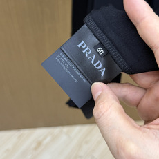 秋冬 Prada26秋冬爆款打底衫 Prada这款长袖精选46.8%莫代尔46.9%棉6.3%氨纶混纺面料,秋冬内 秋冬 Prada26秋冬爆款打底衫 Prada这款长袖精选46.8%莫代尔46.9%棉6.3%氨纶混纺面料,秋冬内