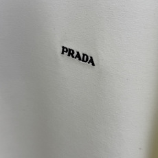 秋冬 Prada26秋冬爆款打底衫 Prada这款长袖精选46.8%莫代尔46.9%棉6.3%氨纶混纺面料,秋冬内 秋冬 Prada26秋冬爆款打底衫 Prada这款长袖精选46.8%莫代尔46.9%棉6.3%氨纶混纺面料,秋冬内