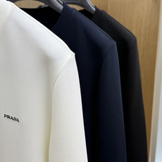 秋冬 Prada26秋冬爆款打底衫 Prada这款长袖精选46.8%莫代尔46.9%棉6.3%氨纶混纺面料,秋冬内 秋冬 Prada26秋冬爆款打底衫 Prada这款长袖精选46.8%莫代尔46.9%棉6.3%氨纶混纺面料,秋冬内