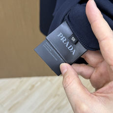 秋冬 Prada26秋冬爆款打底衫 Prada这款长袖精选46.8%莫代尔46.9%棉6.3%氨纶混纺面料,秋冬内 秋冬 Prada26秋冬爆款打底衫 Prada这款长袖精选46.8%莫代尔46.9%棉6.3%氨纶混纺面料,秋冬内